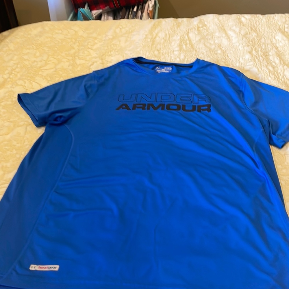 Under Armour men's workout shirt. Blue.